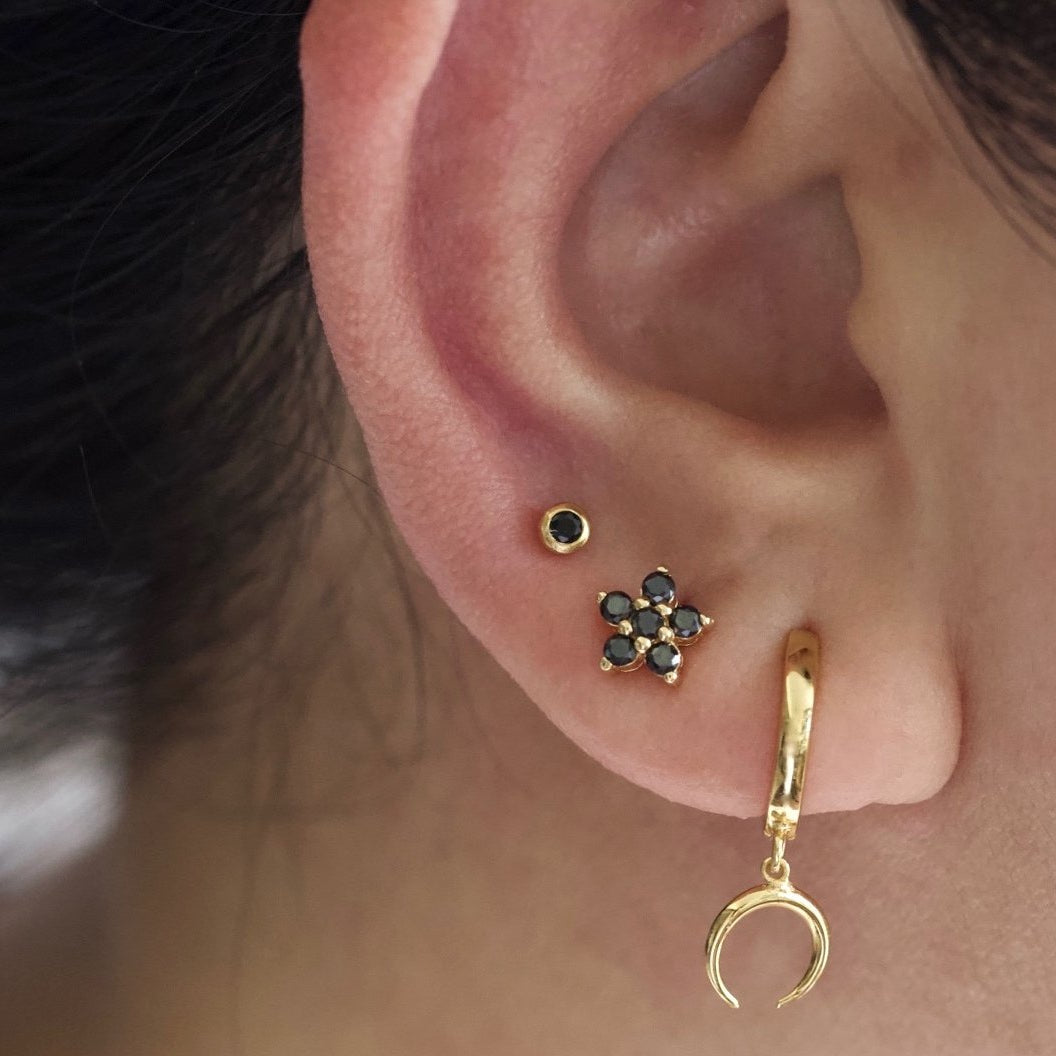 Luscious Black Flower Stud Earrings